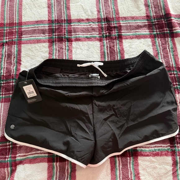 NWT C9 CHAMPION RUNNING WOMEN’S SHORT SIZE XL - Picture 3 of 3